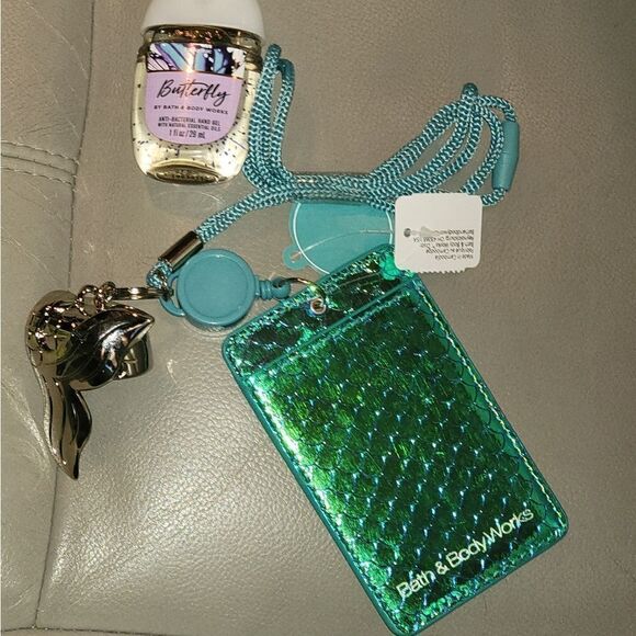 Bath & Body Works Wearable Lanyard Pocketbac Holder, ID Badge Card Holder New - Picture 2 of 10